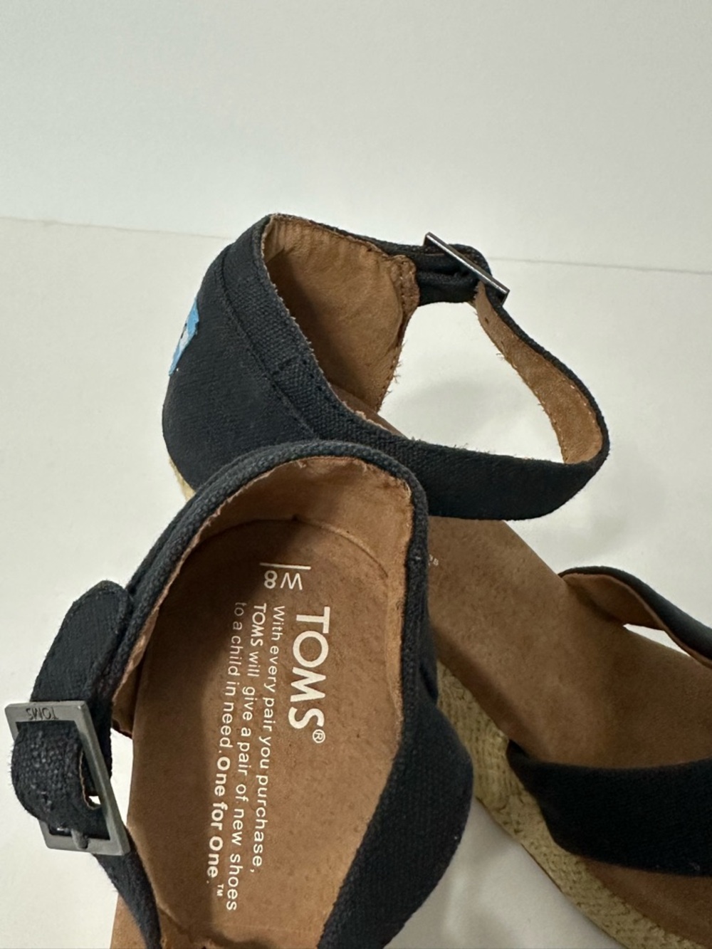 Toms Sandals 8W Black Ankle Strap Espadrille Wedge Strappy Boho Resort Coastal - Picture 8 of 10
